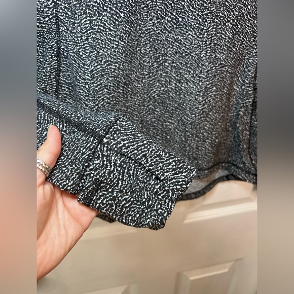 Lululemon Extra Mile 1/2 Zip Reflective Heathered Black pullover, Size 6 - Picture 3 of 8